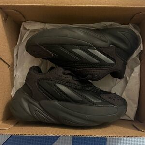 Preschool toddler size 5C, adidas Originals Ozelia